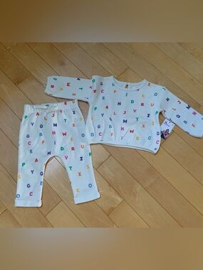 NWT Ms. Rachel Infant’s White Alphabet Print Matching Set size 9-12 months